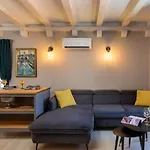 Old Town Apartamento *