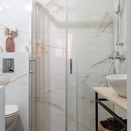 Old Town Apartment *