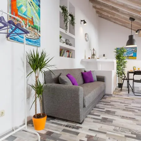 Old Town Apartment *